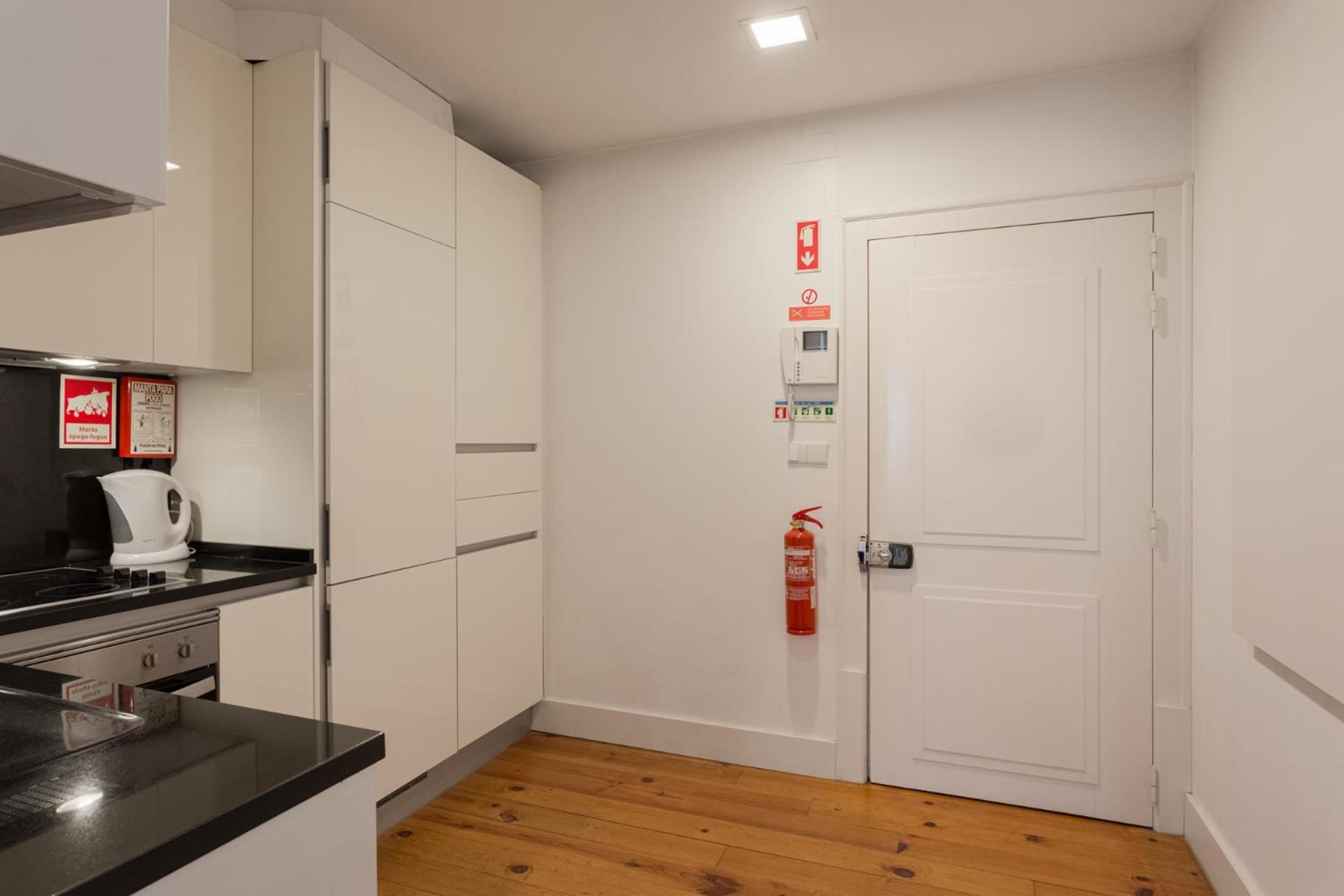 Chic 1-bedroom In Cais Do Sodre - Modern And Lisboa